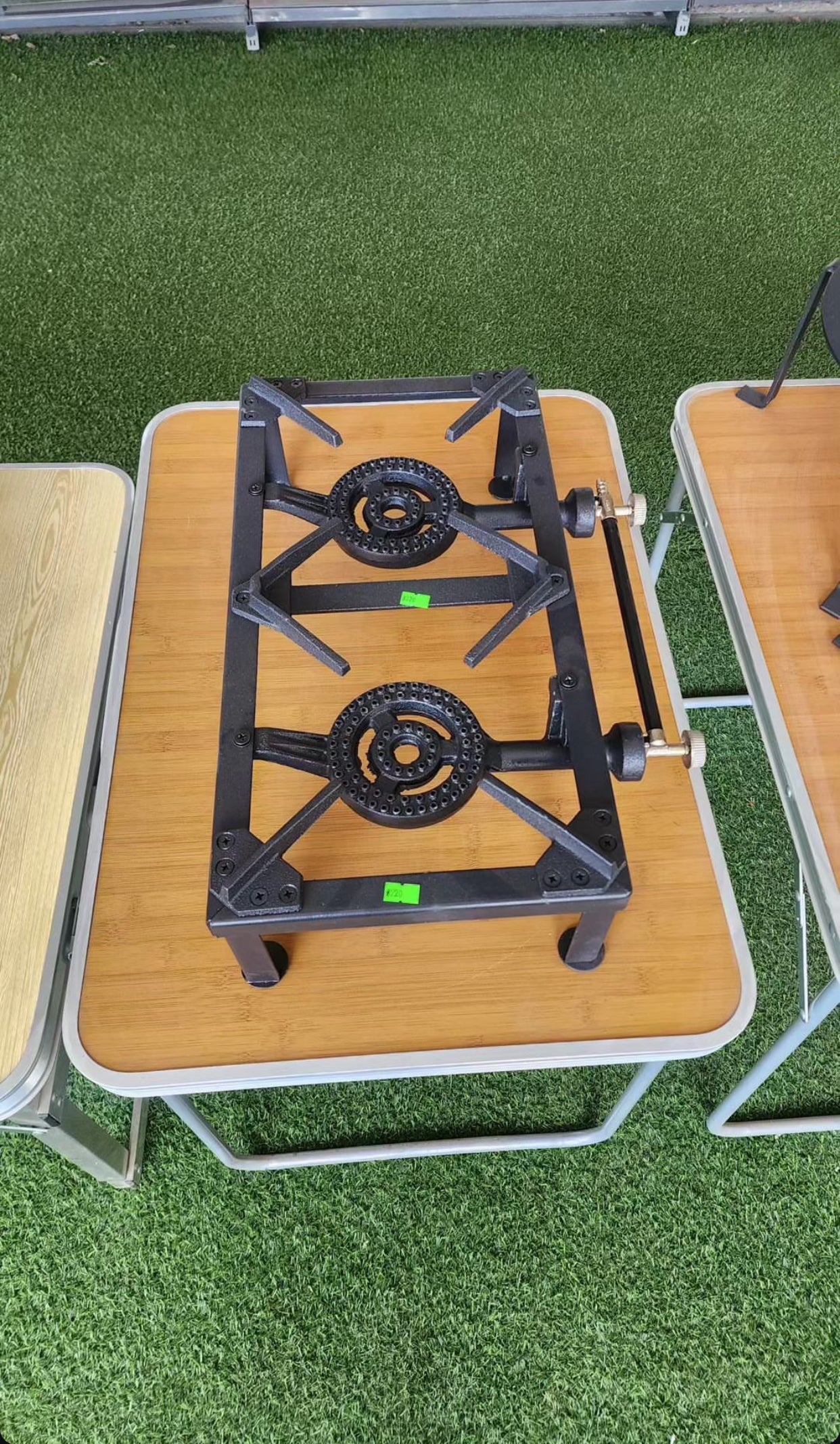 כירת שדה כפולה, עם מבער יצוק לקמפינג או לחצר