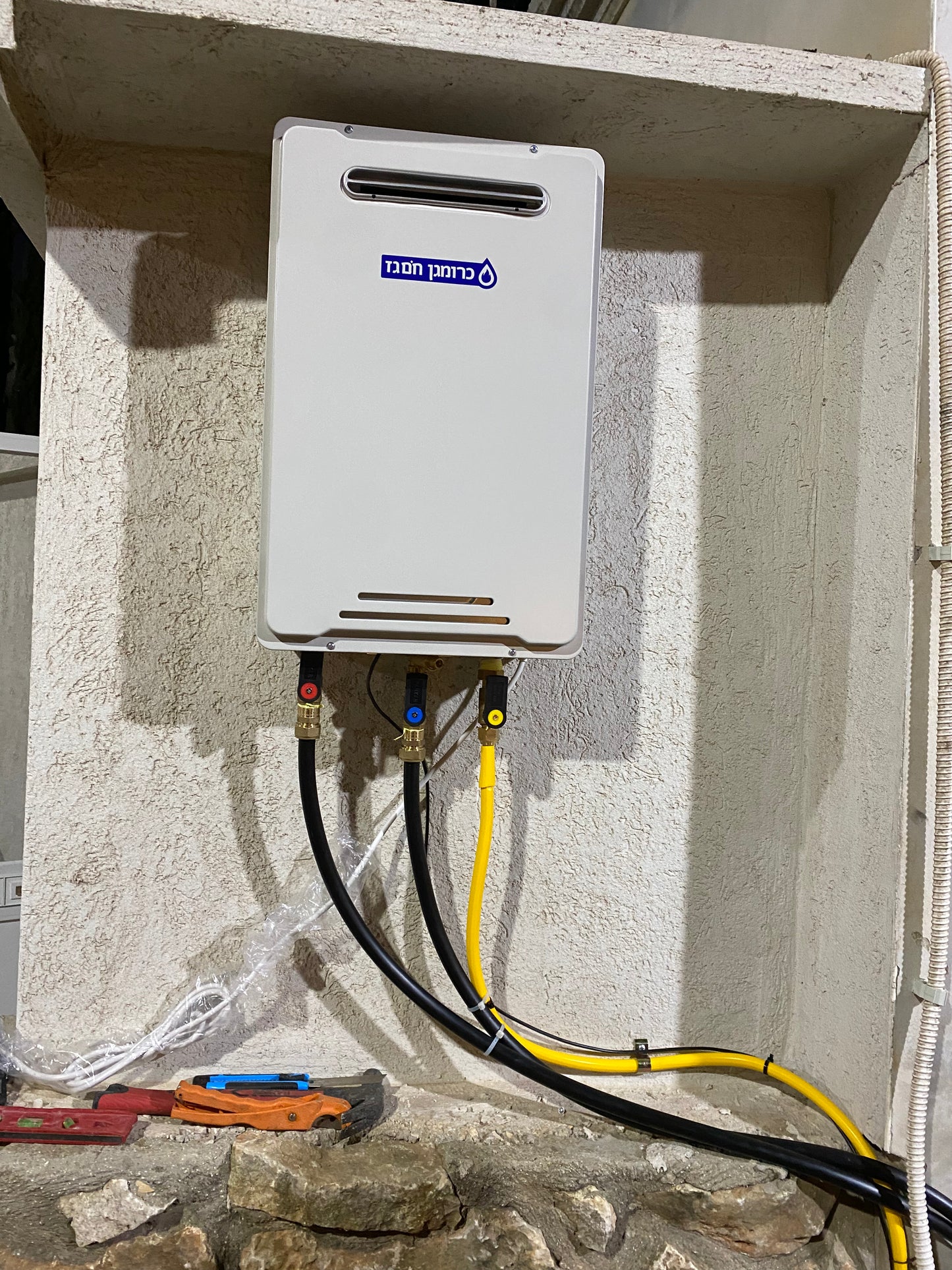 מחמם מים על גז 20 ליטר לדקה מבית כרומגן