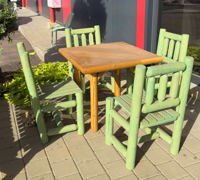 פינת אוכל 4 כיסאות מעץ דגם Cedar